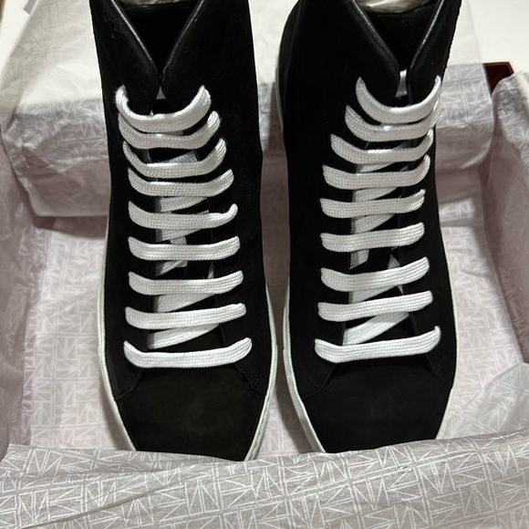 🔥🔥🔥NEW Tamara Mellon High Top Suede Laced Sneakers - Picture 6 of 10